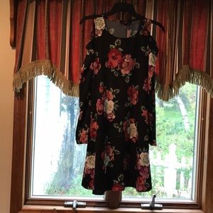 New black floral dress with tags attached 😀